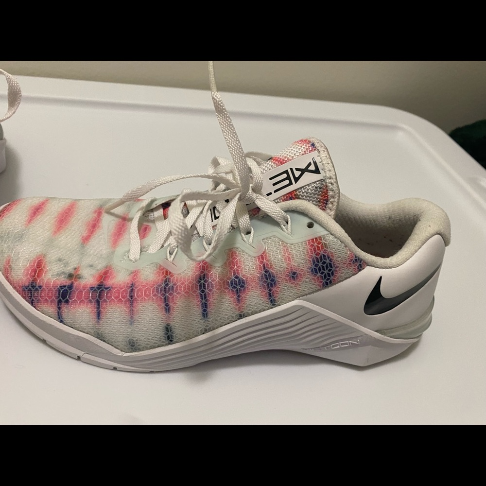 Womens 8.5 Nike Metcon CrossFit sneakers! Great condition!!